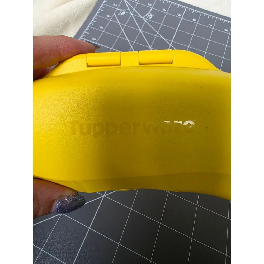 Tupperware Banana Keeper Yellow Plastic Hinged Lunch Box Fruit Protector Case